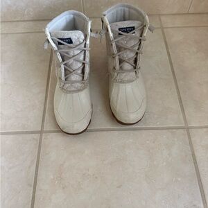 Sperry Off-White Snow Boots. Size 7